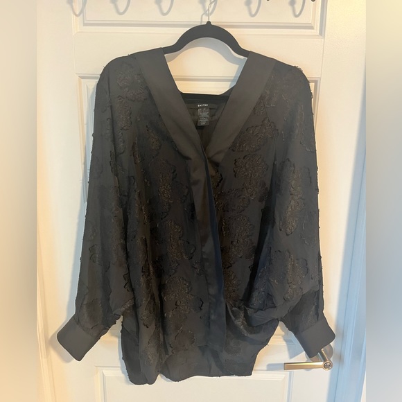 Smythe Jacquard Kimono Blouse - Picture 4 of 8